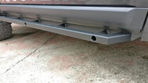 Sottoporta Land Rover Passion per Discovery 3 e 4 installato, particolare frontale